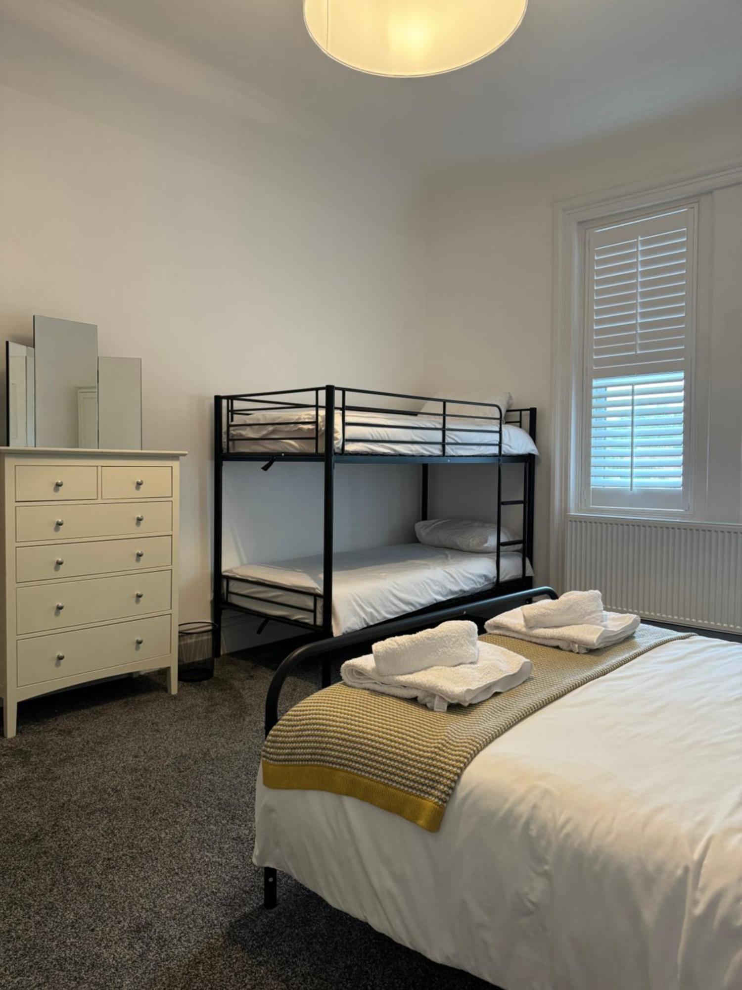 Spacious Victorian Birkdale Apartment With Garden Southport Dış mekan fotoğraf